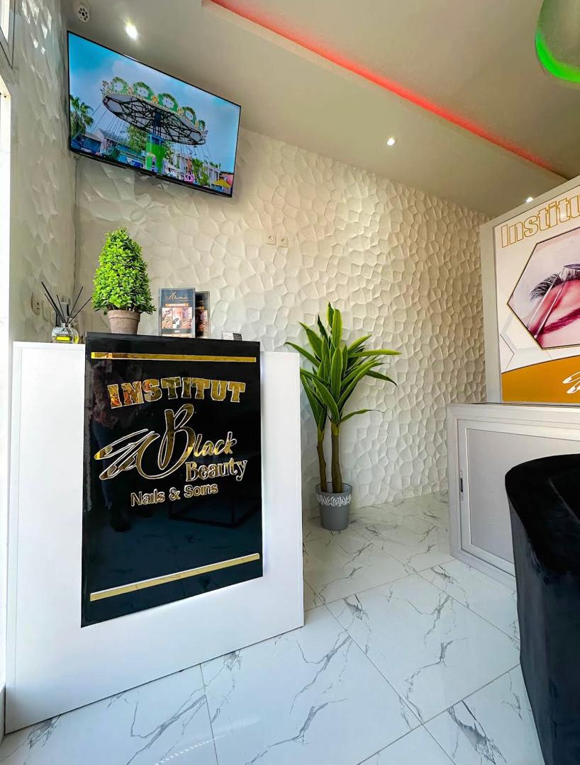 Black Beauty Nails salon